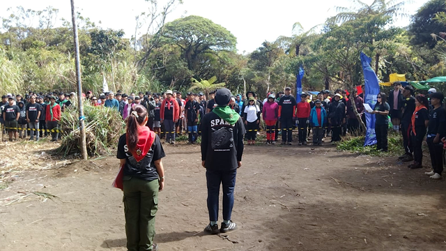 Pecinta Alam Rayakan HUT RI Lewat Upacara di Ketinggian 2.100 MDPL, Lalu Bersih-bersih Gunung Klabat
