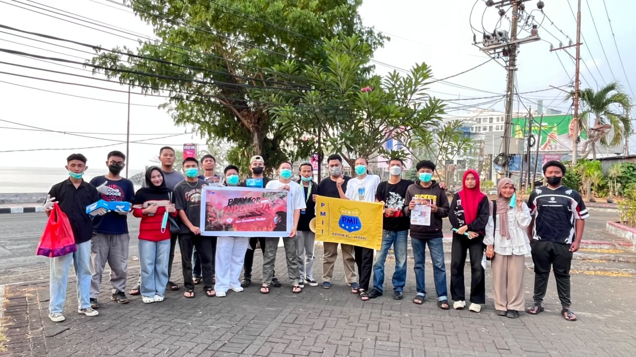 Peduli Dampak Karhutla, PMII Rayon Al-Jazari Bagikan 300 Masker Gratis di Manado